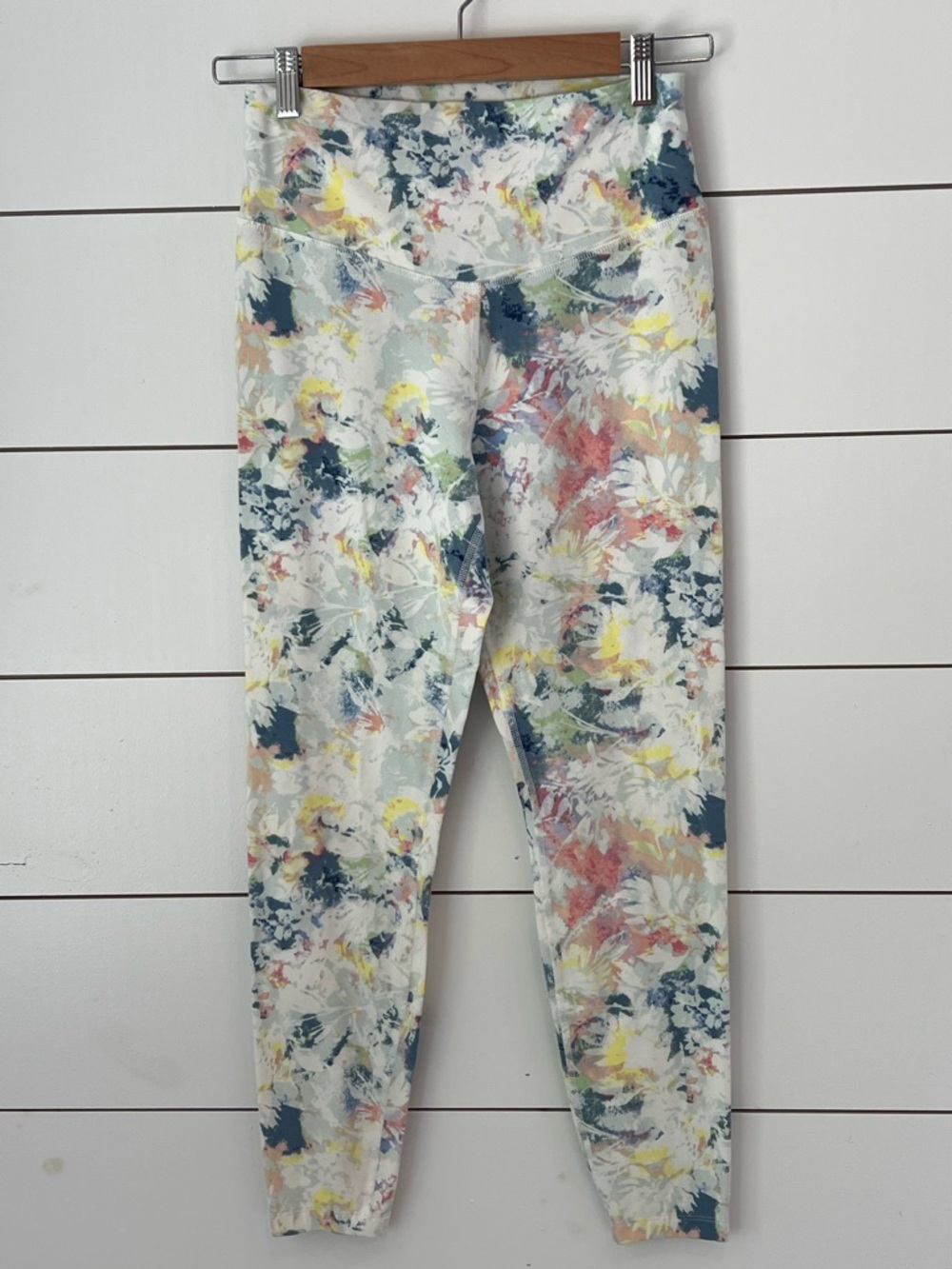 Old Navy‎ White Floral Splash Leggings with Blue, Yellow and Pink Accents medium
